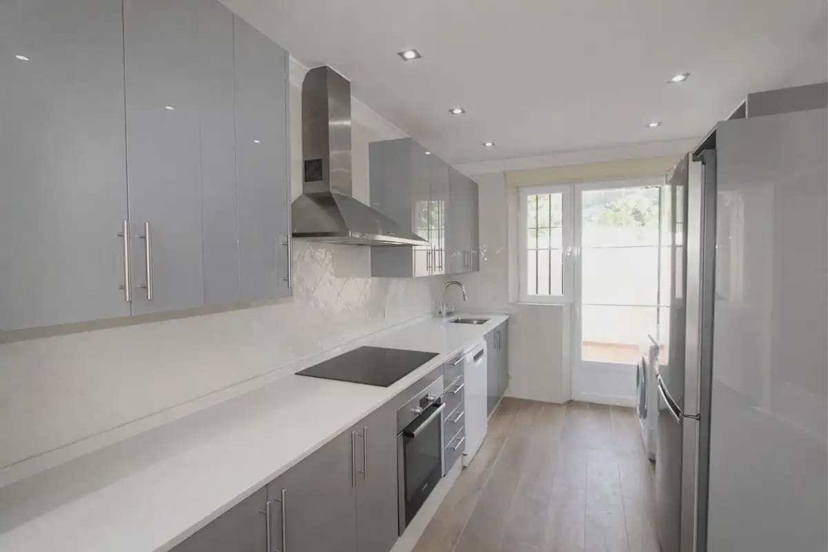 3 makuuhuone Paritalo myytävänä paikassa Marbella mukana uima-altaan 
autotalli - 725 000 € (Ref: 9760047)