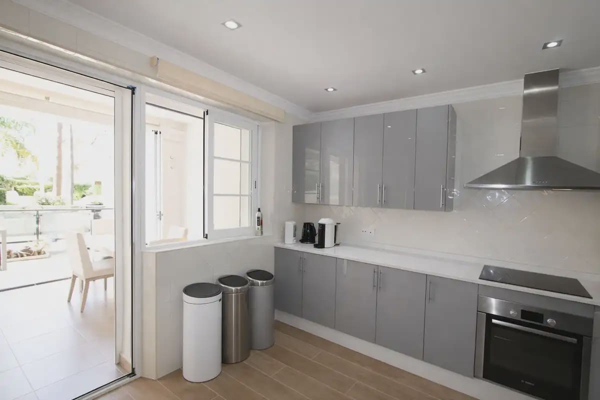 3 makuuhuone Paritalo myytävänä paikassa Marbella mukana uima-altaan 
autotalli - 725 000 € (Ref: 9760047)