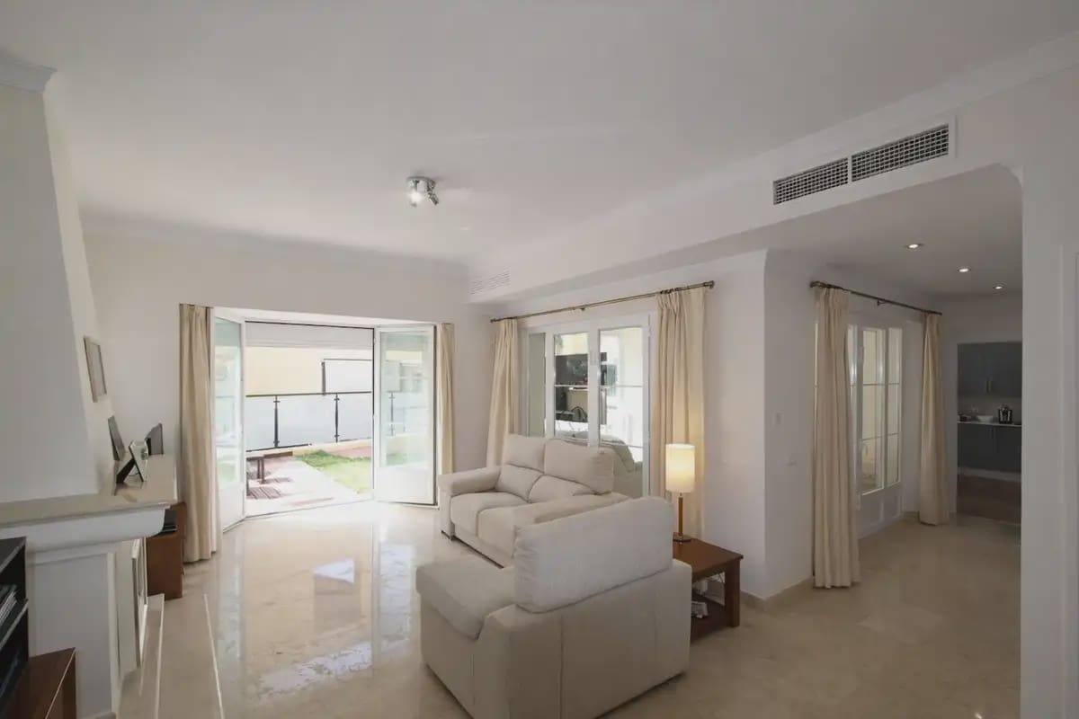 3 makuuhuone Paritalo myytävänä paikassa Marbella mukana uima-altaan 
autotalli - 725 000 € (Ref: 9760047)