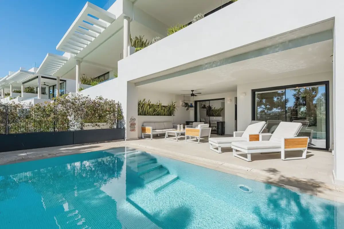 3 bedroom Terraced Villa for sale in Marbella with pool garage - € 1,395,000 (Ref: 9760052)
