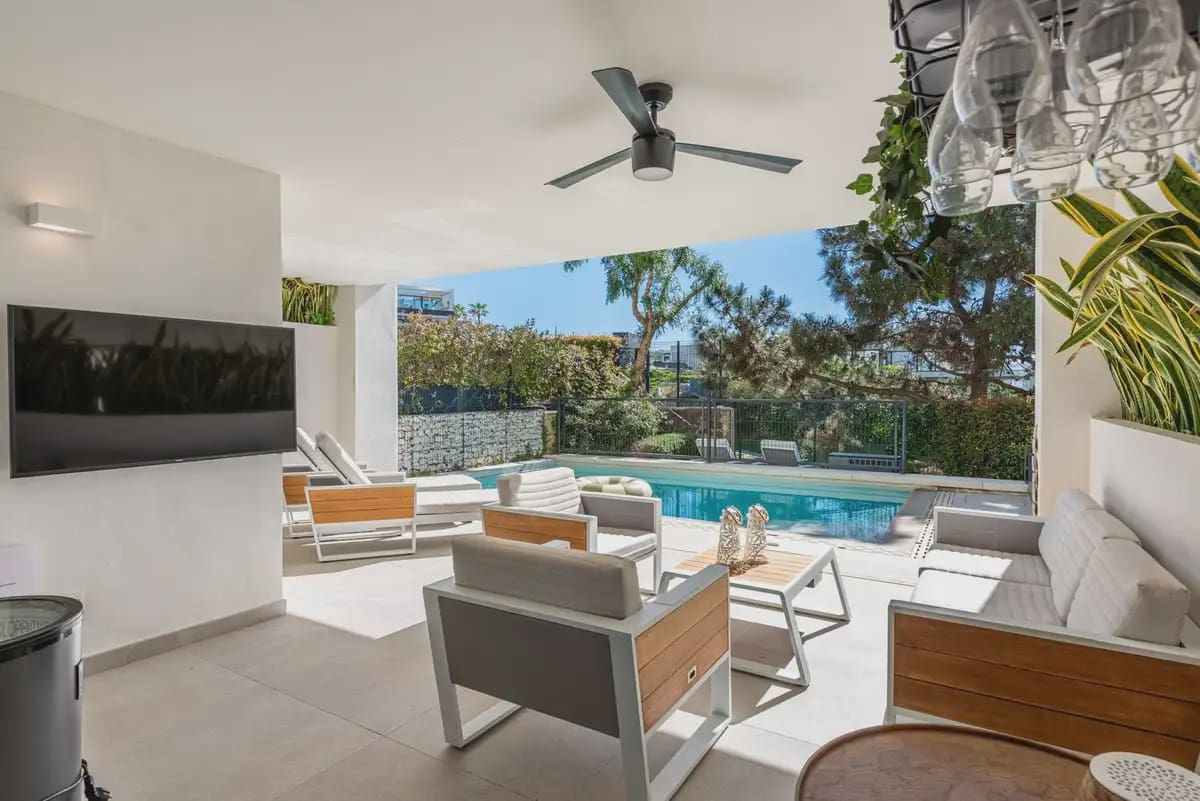 3 bedroom Terraced Villa for sale in Marbella with pool garage - € 1,395,000 (Ref: 9760052)