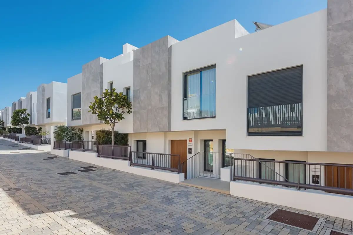 3 bedroom Terraced Villa for sale in Marbella with pool garage - € 1,395,000 (Ref: 9760052)