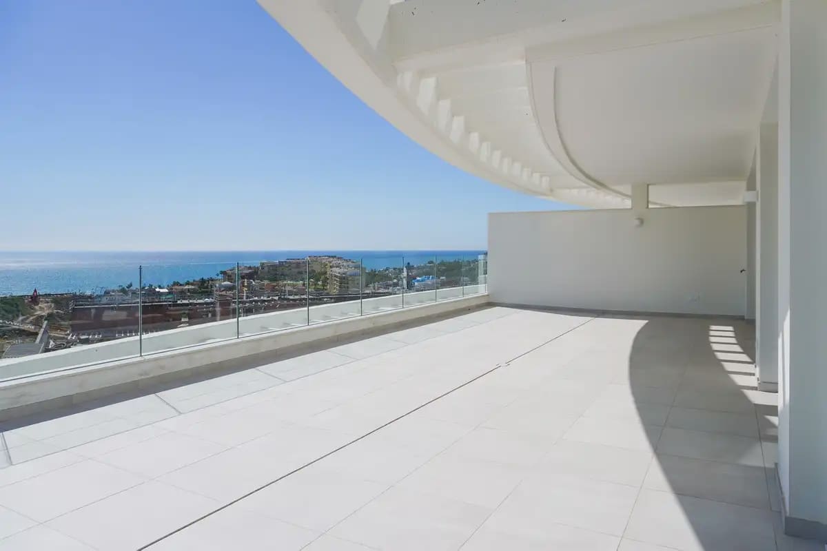 3 sypialnia Apartament na sprzedaż w Mijas z basenem garażem - 1 200 000 € (Ref: 9760057)