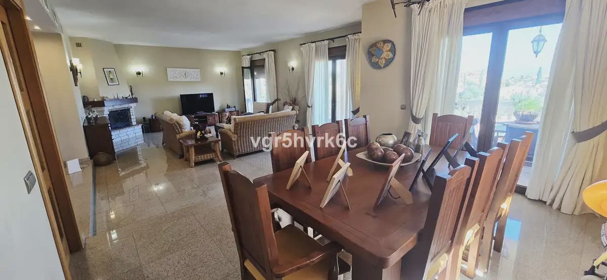 4 bedroom Villa for sale in Mijas with pool garage - € 995,000 (Ref: 9760059)