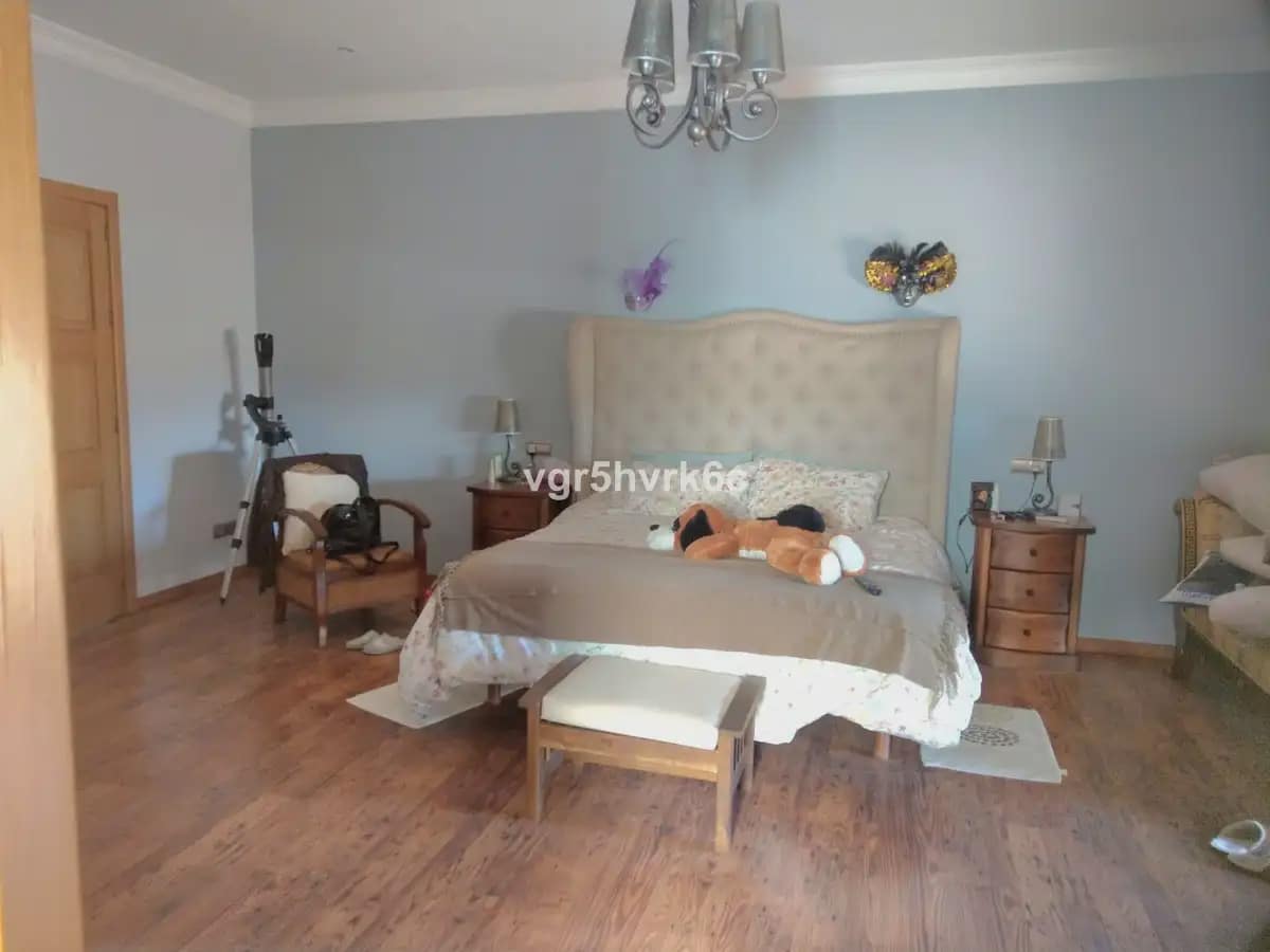 4 bedroom Villa for sale in Mijas with pool garage - € 995,000 (Ref: 9760059)