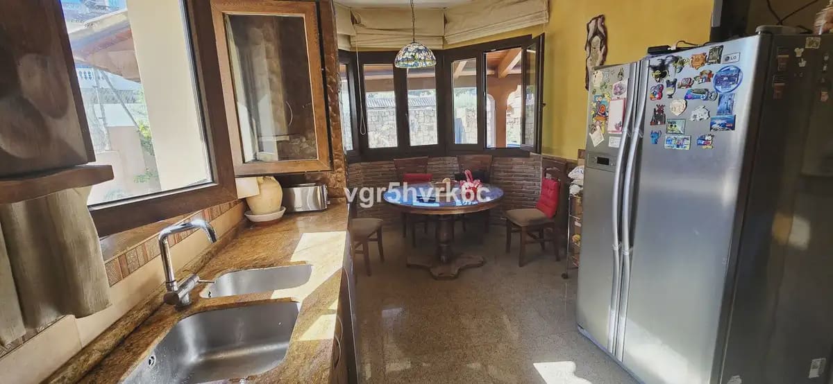 4 bedroom Villa for sale in Mijas with pool garage - € 995,000 (Ref: 9760059)