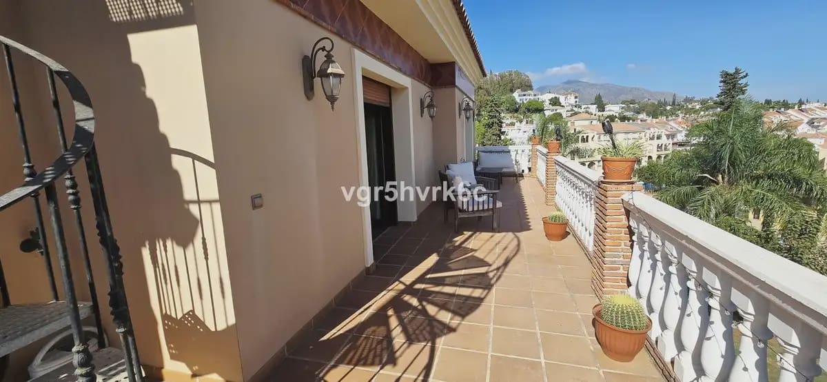 4 bedroom Villa for sale in Mijas with pool garage - € 995,000 (Ref: 9760059)
