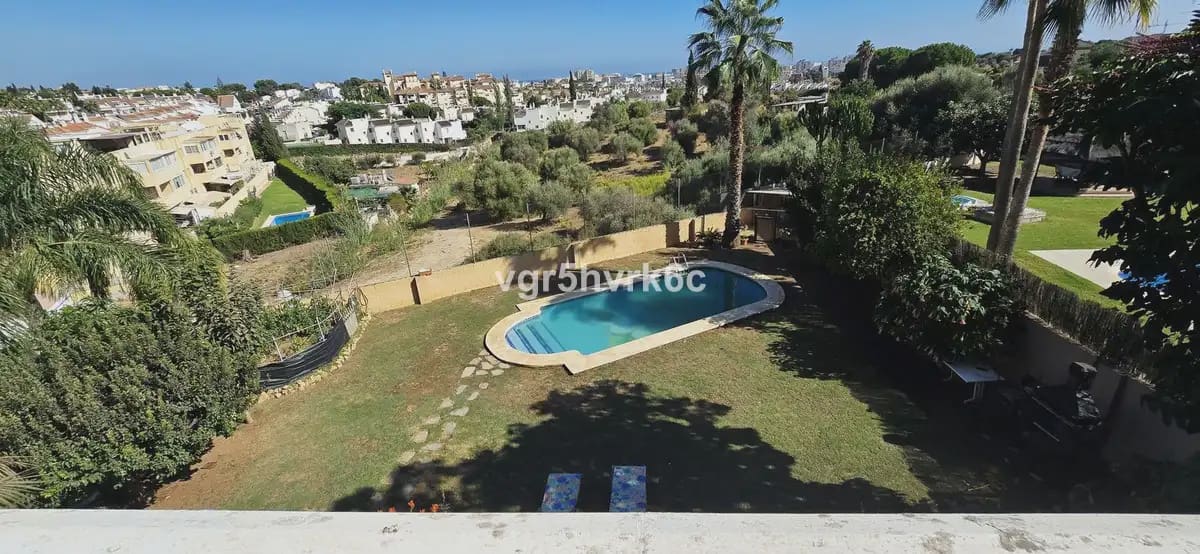 4 bedroom Villa for sale in Mijas with pool garage - € 995,000 (Ref: 9760059)