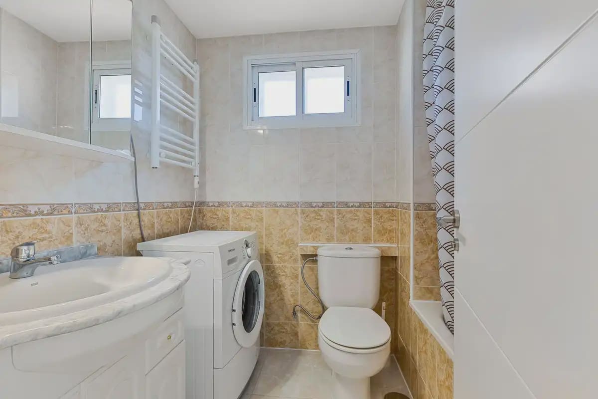 1 Zimmer Strandapartment zu verkaufen in Benalmadena mit Pool - 245.000 € (Ref: 9760061)