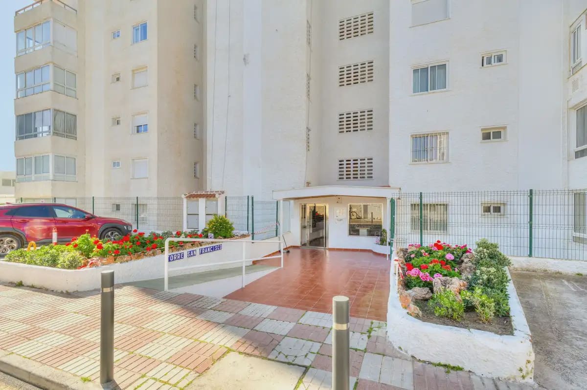 1 Zimmer Strandapartment zu verkaufen in Benalmadena mit Pool - 245.000 € (Ref: 9760061)
