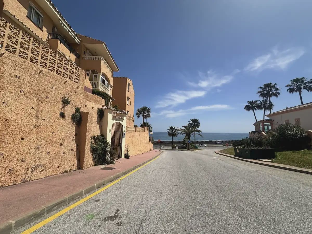 2 makuuhuone Huoneisto myytävänä paikassa Mijas mukana uima-altaan 
autotalli - 299 000 € (Ref: 9760068)