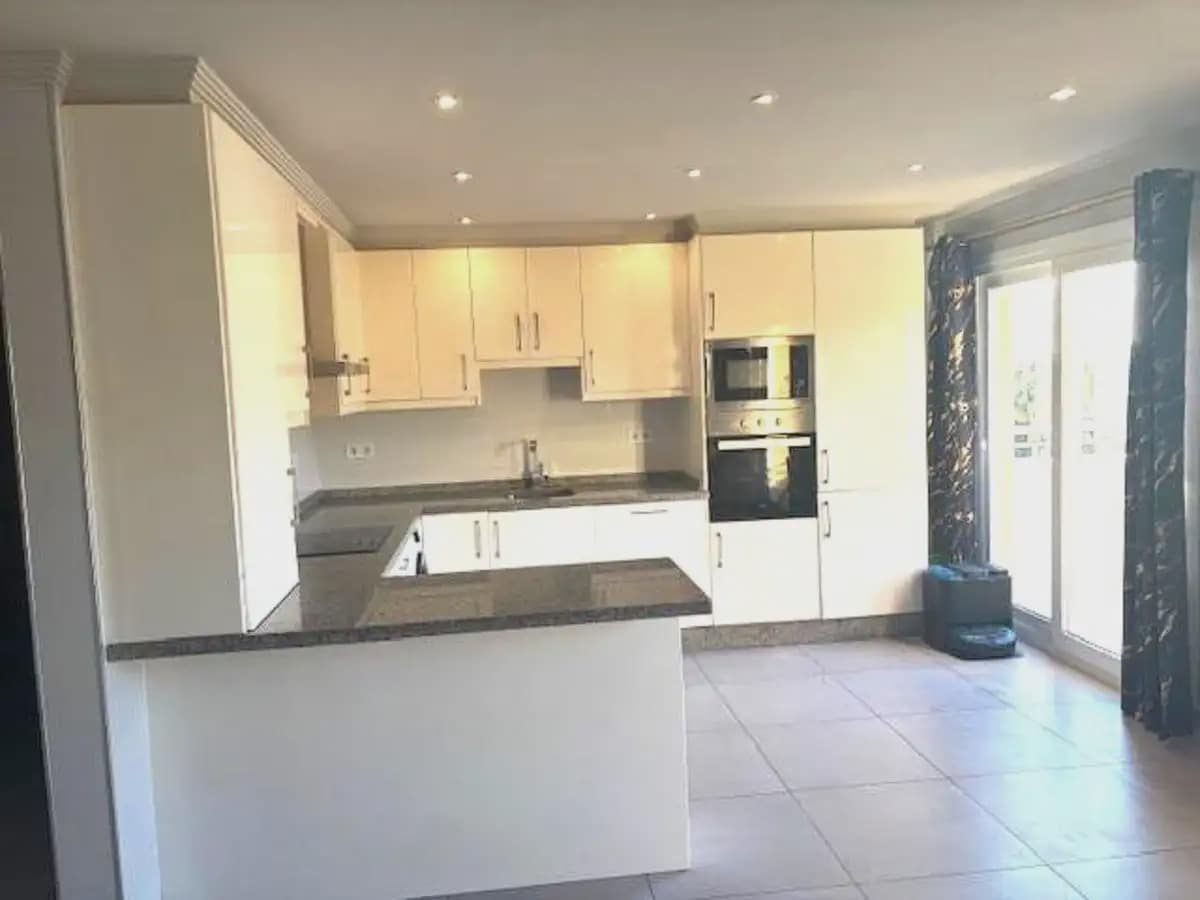 4 sypialnia Penthouse na sprzedaż w Marbella z basenem garażem - 975 000 € (Ref: 9760069)