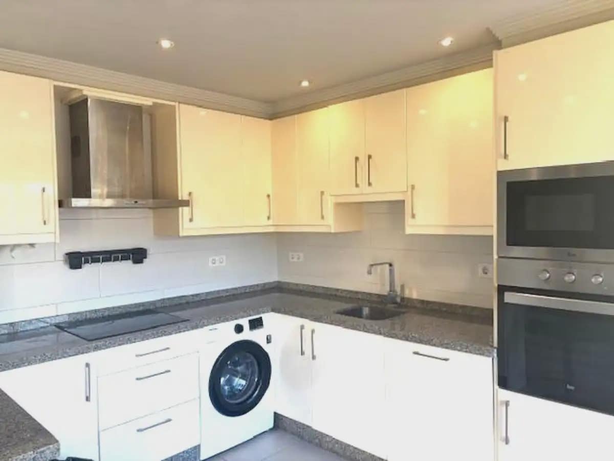 4 sypialnia Penthouse na sprzedaż w Marbella z basenem garażem - 975 000 € (Ref: 9760069)