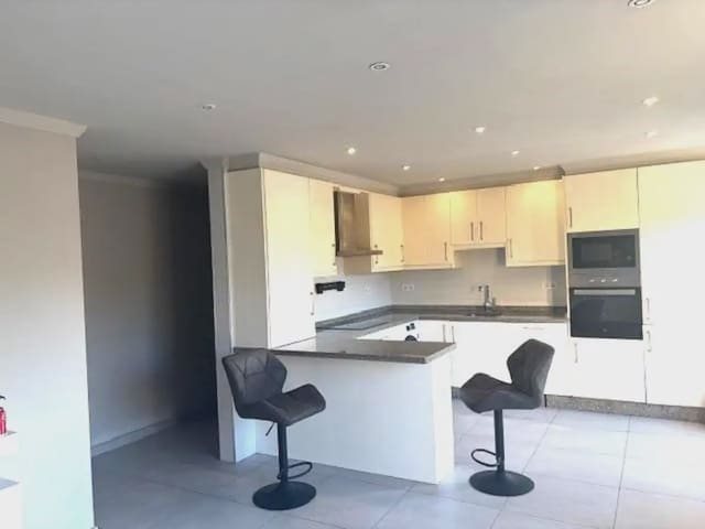 4 sypialnia Penthouse na sprzedaż w Marbesa, Marbella z basenem garażem - 975 000 € (Ref: 9760069)