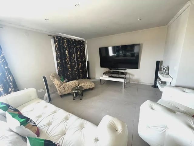 4 sypialnia Penthouse na sprzedaż w Marbesa, Marbella z basenem garażem - 975 000 € (Ref: 9760069)