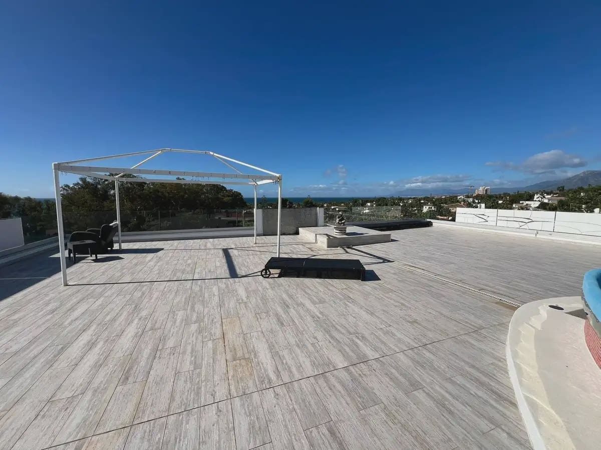4 sypialnia Penthouse na sprzedaż w Marbella z basenem garażem - 975 000 € (Ref: 9760069)