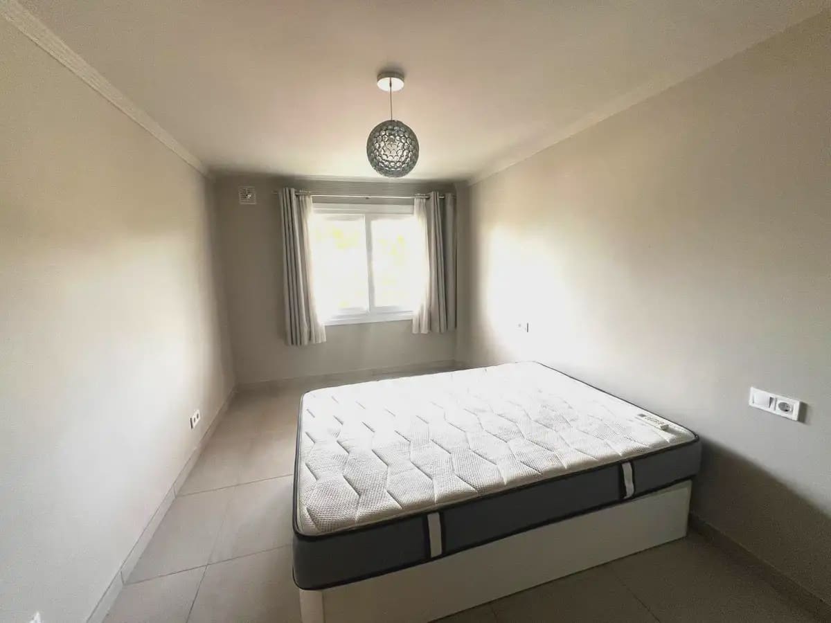 4 sypialnia Penthouse na sprzedaż w Marbella z basenem garażem - 975 000 € (Ref: 9760069)