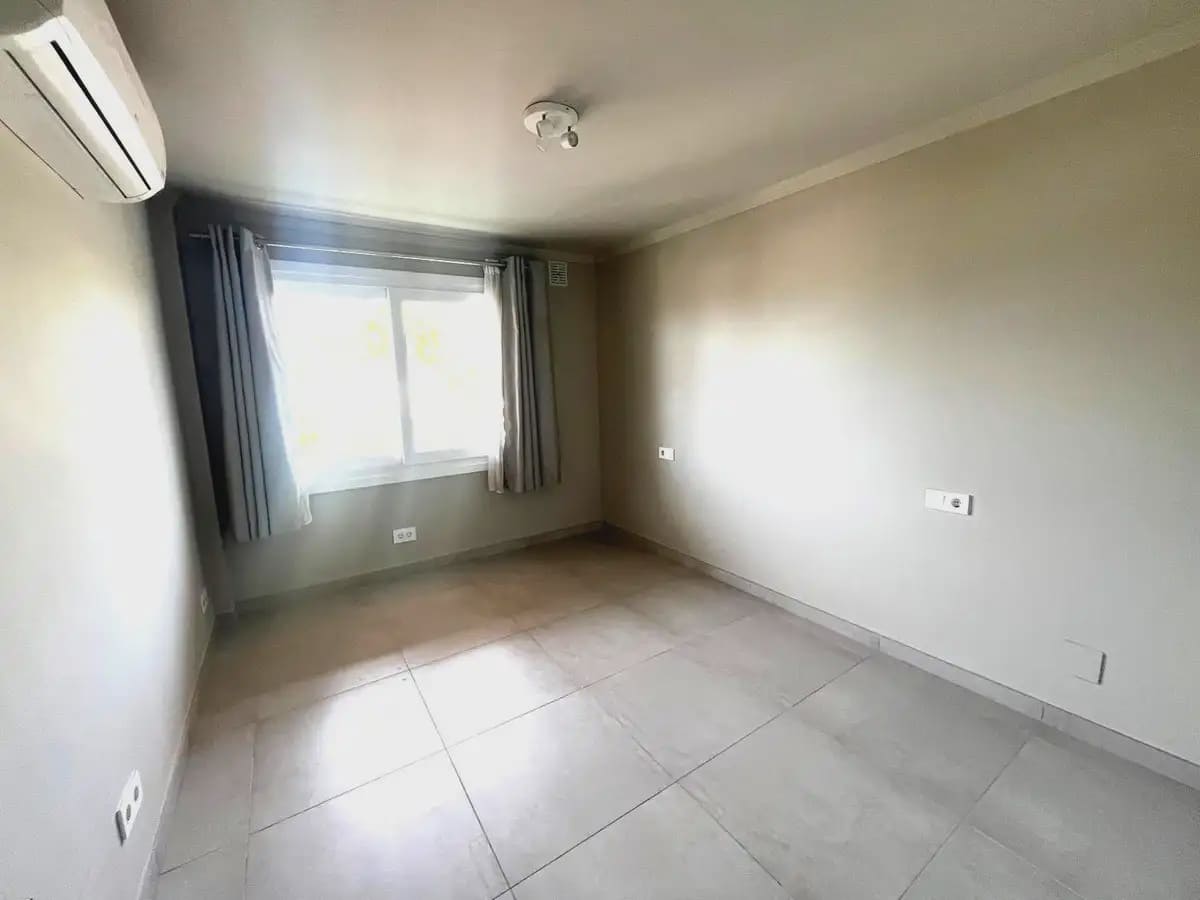 4 sypialnia Penthouse na sprzedaż w Marbella z basenem garażem - 975 000 € (Ref: 9760069)