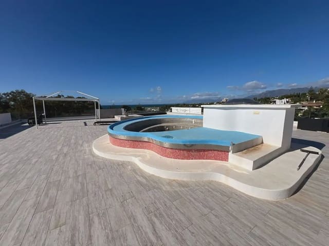 4 sypialnia Penthouse na sprzedaż w Marbesa, Marbella z basenem garażem - 975 000 € (Ref: 9760069)