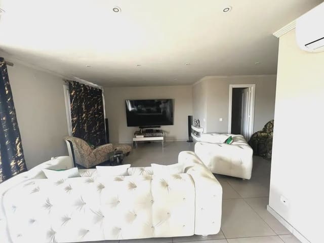 4 sypialnia Penthouse na sprzedaż w Marbesa, Marbella z basenem garażem - 975 000 € (Ref: 9760069)