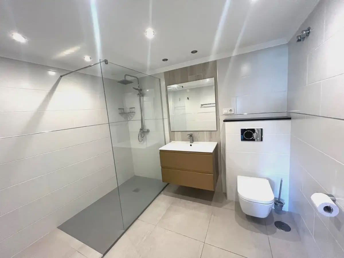 4 sypialnia Penthouse na sprzedaż w Marbella z basenem garażem - 975 000 € (Ref: 9760069)