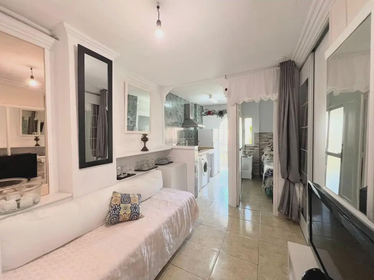 1 soveværelse Lejlighed til salg i Benalmadena med swimmingpool - € 185.000 (Ref: 9760072)