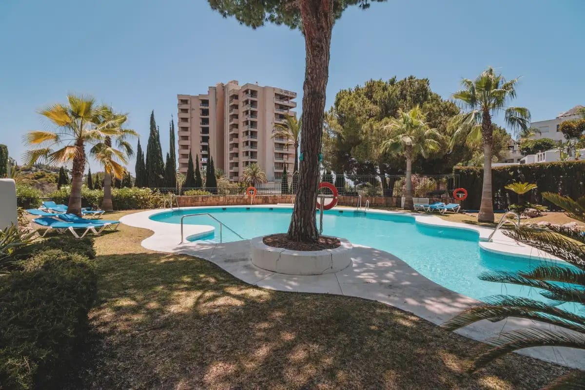 Loft til salgs i Marbella med svømmebasseng garasje - € 324 900 (Ref: 9760079)