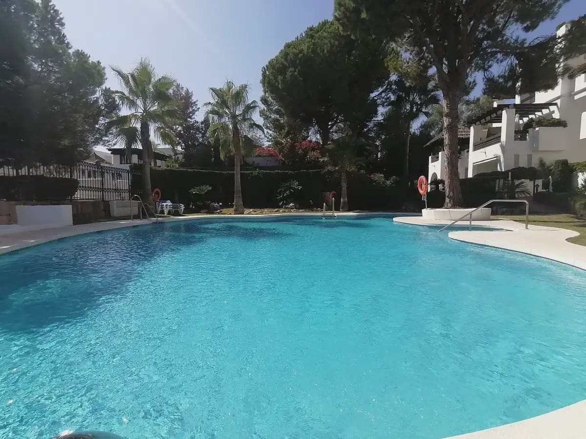 Loft til salgs i Marbella med svømmebasseng garasje - € 324 900 (Ref: 9760079)