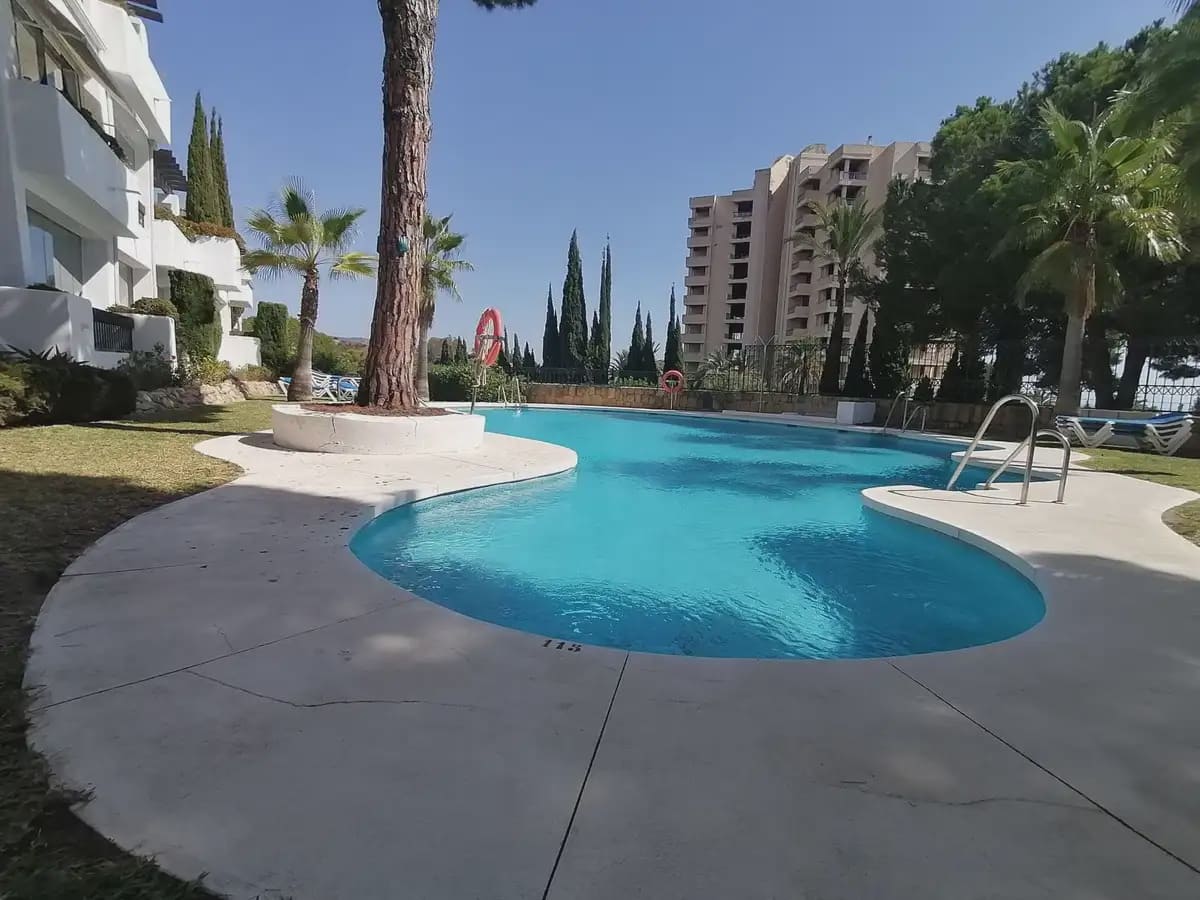 Loft til salgs i Marbella med svømmebasseng garasje - € 324 900 (Ref: 9760079)