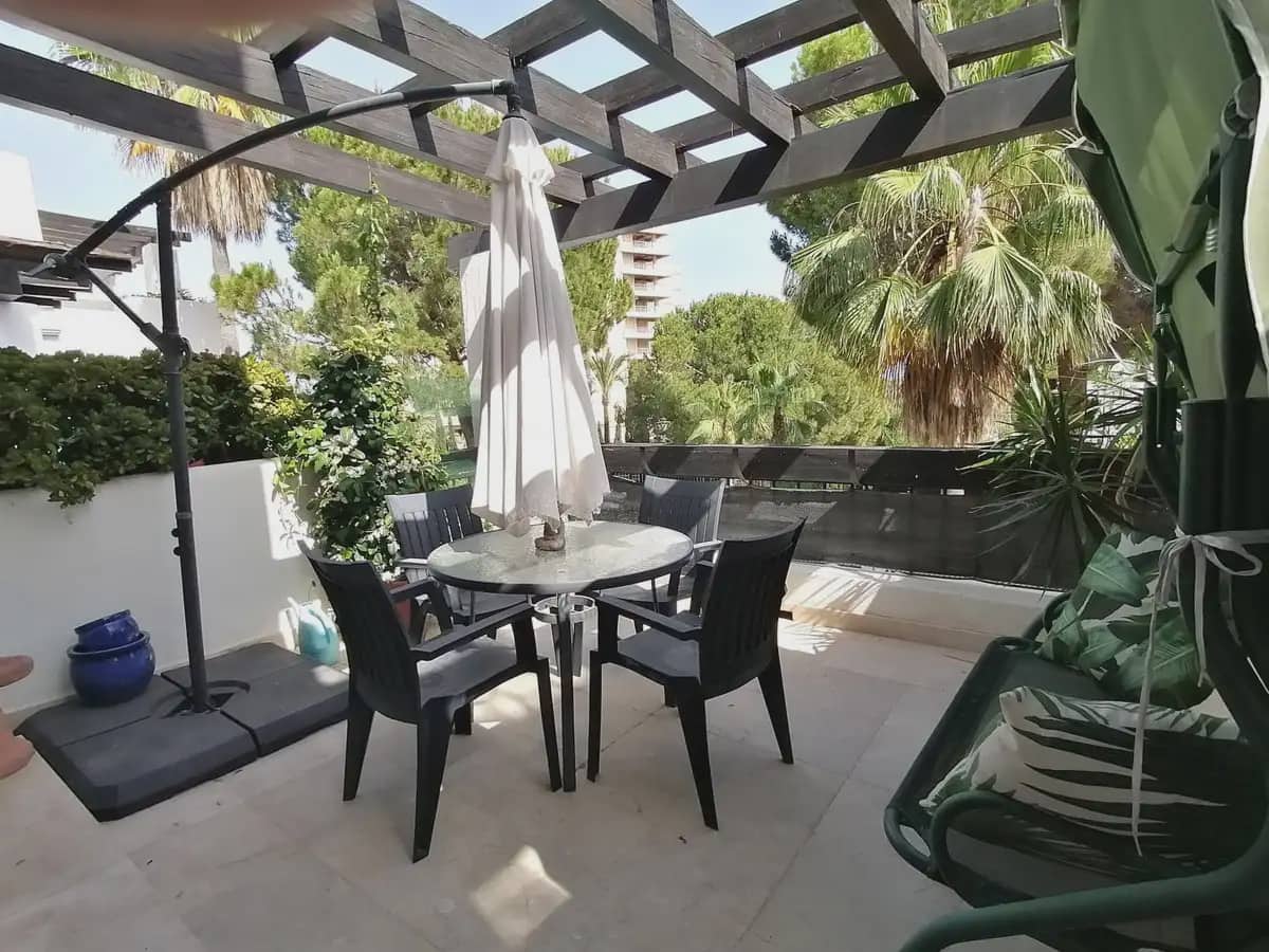 Loft til salgs i Marbella med svømmebasseng garasje - € 324 900 (Ref: 9760079)