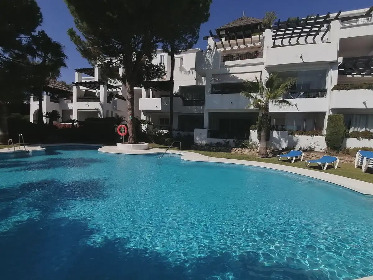 Loft til salgs i Marbella med svømmebasseng garasje - € 324 900 (Ref: 9760079)