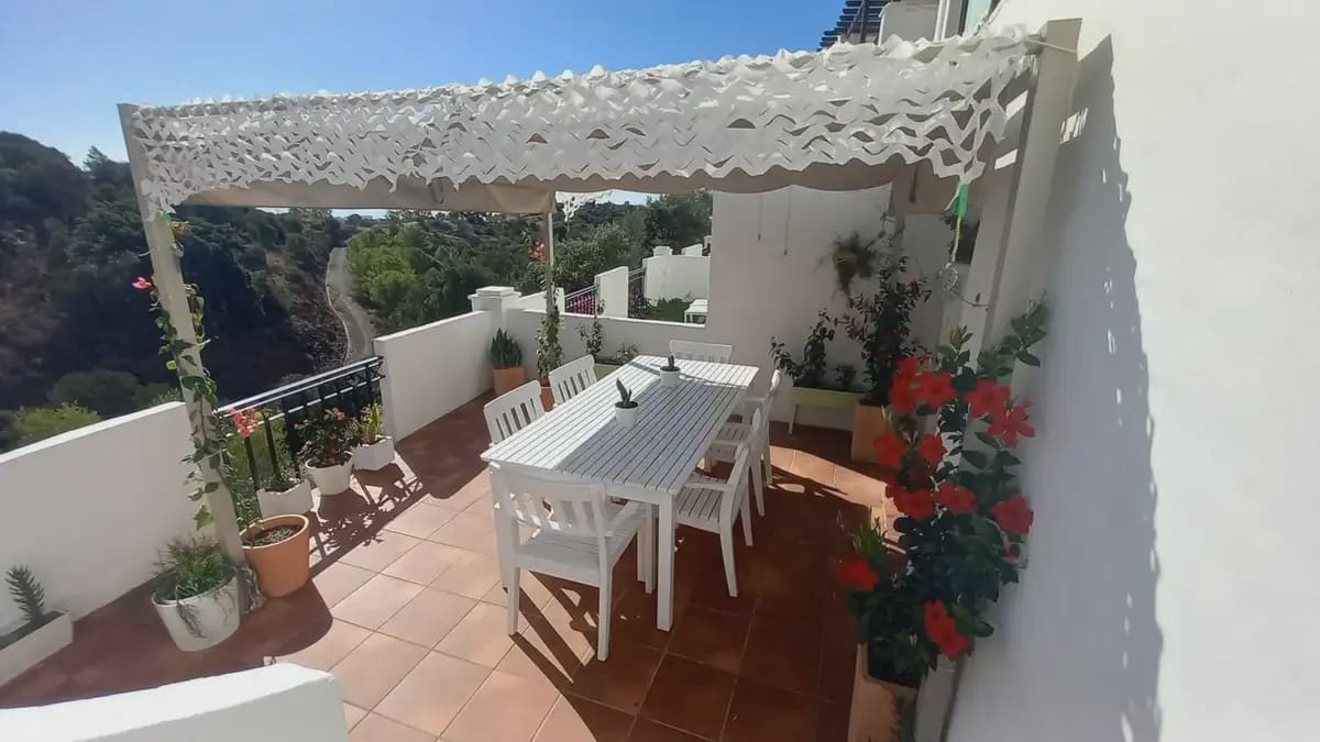 2 soverom Leilighet til salgs i Marbella med svømmebasseng garasje - € 425 000 (Ref: 9760082)