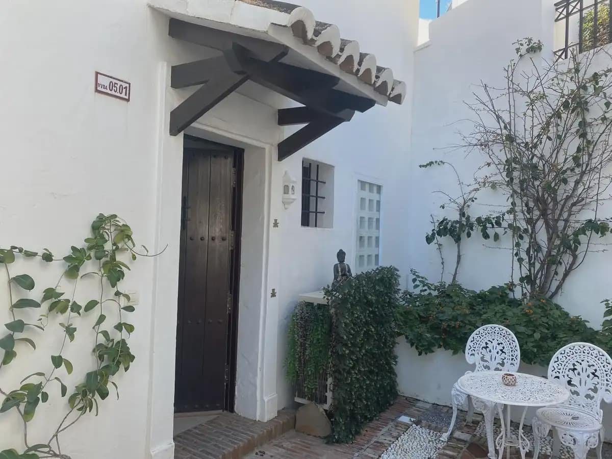 2 soverom Leilighet til salgs i Marbella med svømmebasseng garasje - € 425 000 (Ref: 9760082)