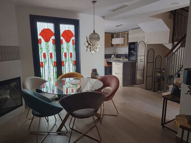Casa de 4 habitaciones en Centro ciudad, Fuengirola en venta con piscina - 585.000 € (Ref: 9760083)