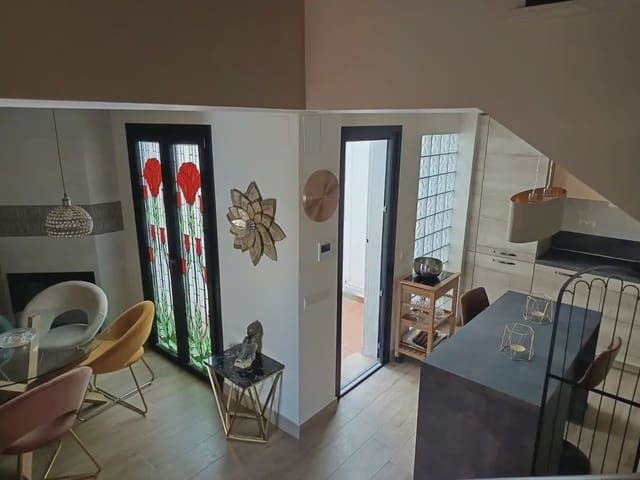 Casa de 4 habitaciones en Centro ciudad, Fuengirola en venta con piscina - 585.000 € (Ref: 9760083)