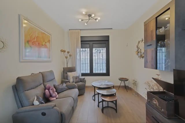 4 soverom Hus til salgs i Centro ciudad, Fuengirola med svømmebasseng garasje - € 525 000 (Ref: 9760083)