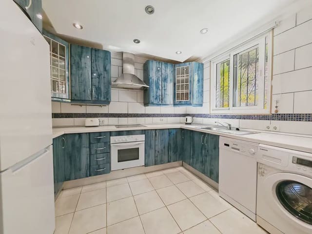 5 chambre Maison de Ville à vendre à Calahonda, Mijas avec piscine garage - 565 000 € (Ref: 9760084)