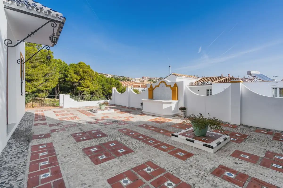 5 slaapkamer Villa te koop in Benalmadena met zwembad garage - € 1.100.000 (Ref: 9760088)