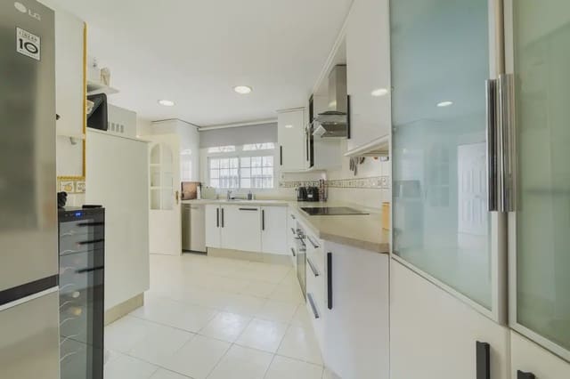 4 slaapkamer Huis te koop in Las Gaviotas  - Carvajal, Fuengirola met zwembad garage - € 599.000 (Ref: 9761549)