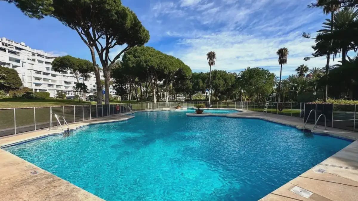 2 soverom Strandleiligheter til salgs i Marbella med svømmebasseng garasje - € 1 146 000 (Ref: 9761550)