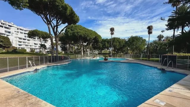 2 soverom Strandleiligheter til salgs i Aloha Golf, Marbella med svømmebasseng garasje - € 1 146 000 (Ref: 9761550)