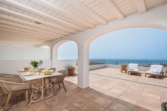 35 chambre Hôtel à vendre à Las Gaviotas  - Carvajal, Fuengirola - 5 950 000 € (Ref: 9770106)