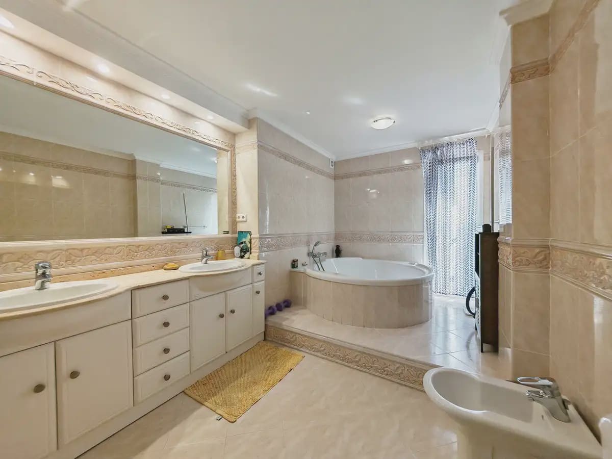 5 bedroom Semi-detached Villa for sale in Benalmadena with pool garage - € 897,000 (Ref: 9770850)