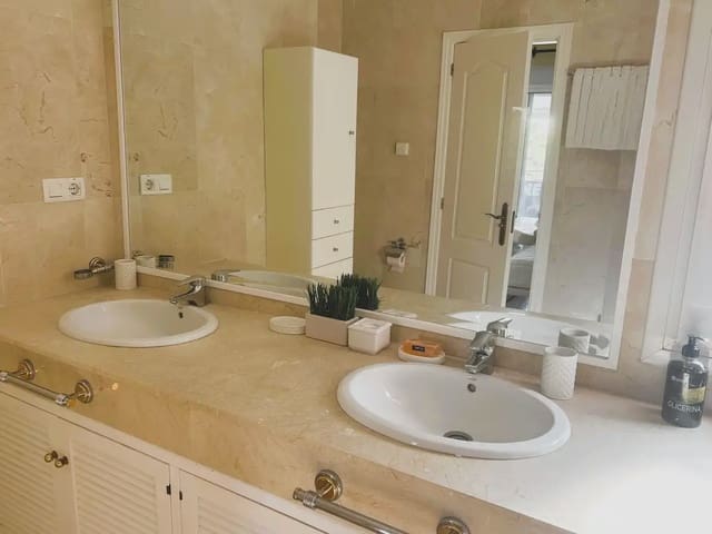 2 soverom Penthouse til salgs i Elviria, Marbella med svømmebasseng garasje - € 595 000 (Ref: 9782868)