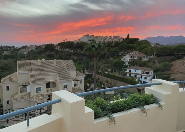 2 soverom Penthouse til salgs i Elviria, Marbella med svømmebasseng garasje - € 595 000 (Ref: 9782868)