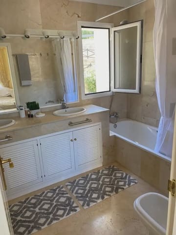 2 soverom Penthouse til salgs i Elviria, Marbella med svømmebasseng garasje - € 595 000 (Ref: 9782868)