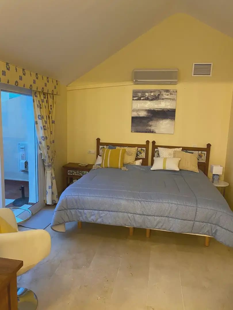 2 soverom Penthouse til salgs i Marbella med svømmebasseng garasje - € 595 000 (Ref: 9782868)