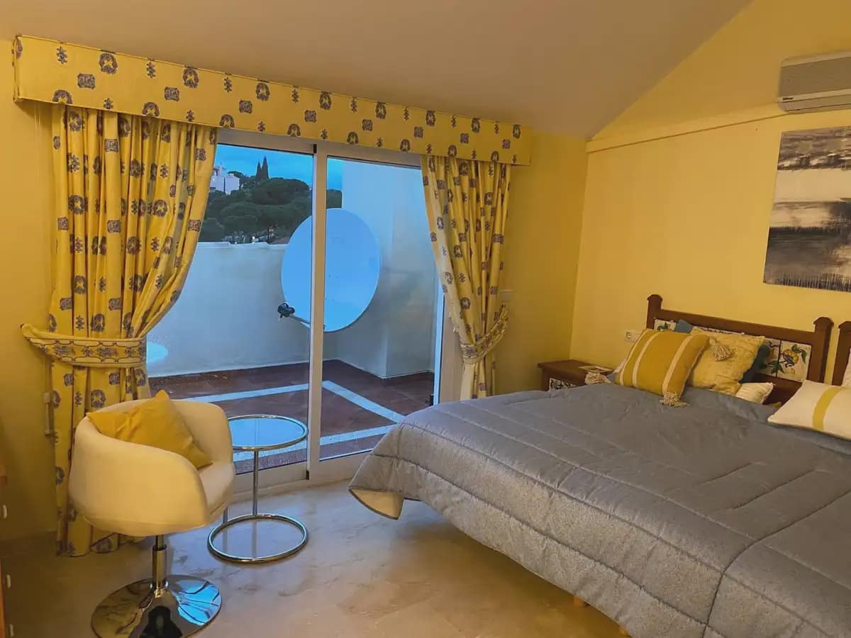 2 soverom Penthouse til salgs i Marbella med svømmebasseng garasje - € 595 000 (Ref: 9782868)