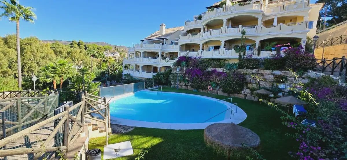 2 soverom Penthouse til salgs i Marbella med svømmebasseng garasje - € 595 000 (Ref: 9782868)
