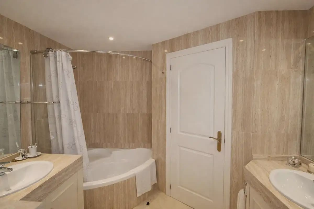 2 chambre Appartement à vendre à Marbella avec piscine garage - 460 000 € (Ref: 9782870)